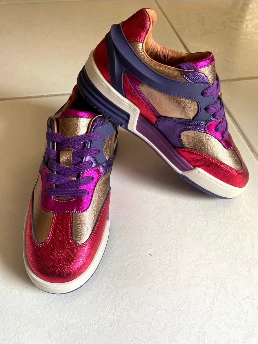 NIB! DW//RS Label Buckby Metallic Leather Sneakers Raspberry Purple - Size 6 (36
